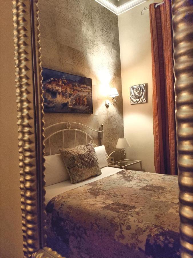 Double or Twin Room Private Bathroom