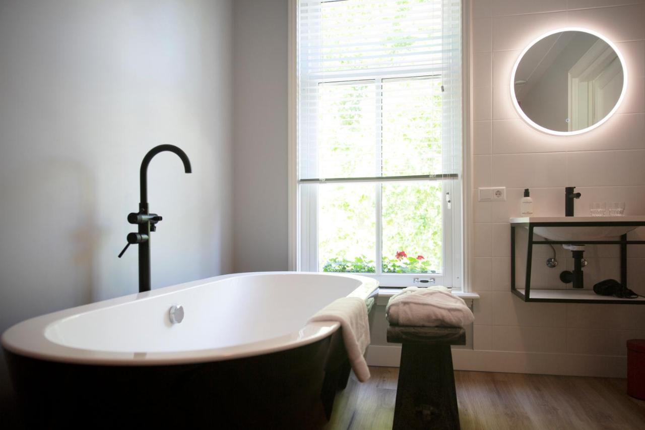 Deluxe Double Room Bath