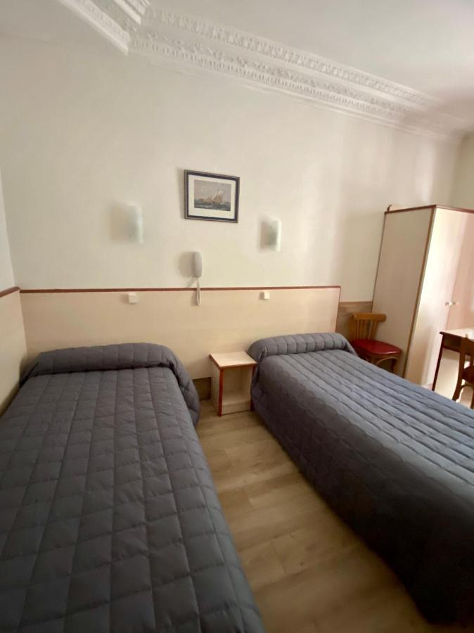 Quarto com 2 Camas de Solteiro