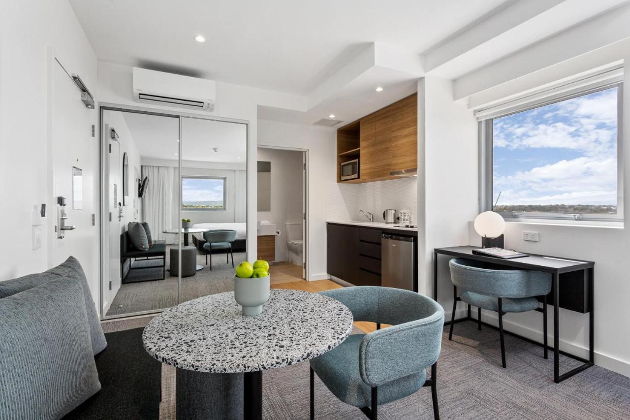 Studio,1020242845:JPEG