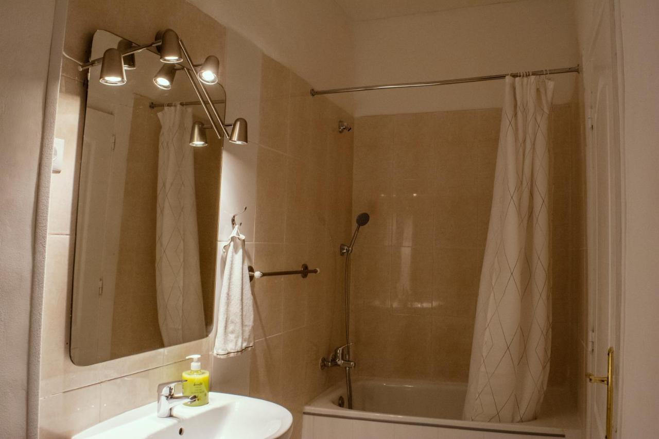 Double Room Extra Bed private bathroom