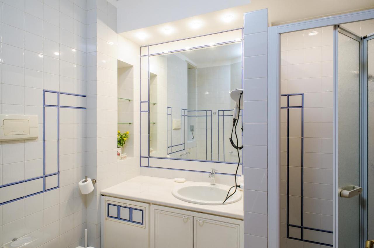 Double Room Private External Bathroom