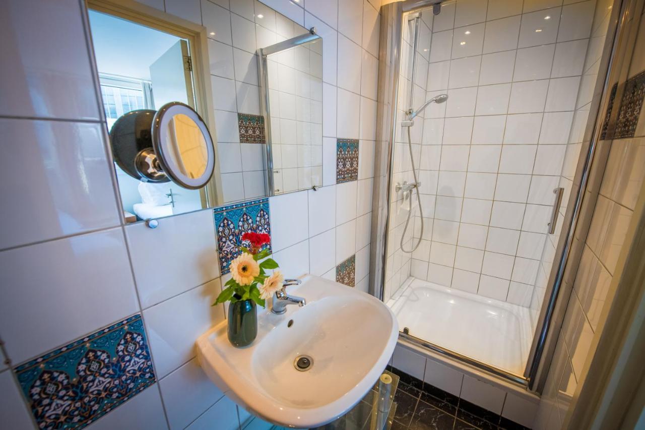 Twin Room Private Bathroom