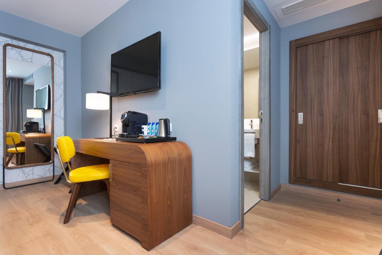 Zweibettzimmer mit Blick auf den Innenhof