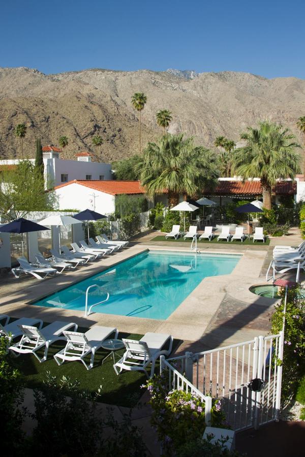 Poolside King w or Mountain View