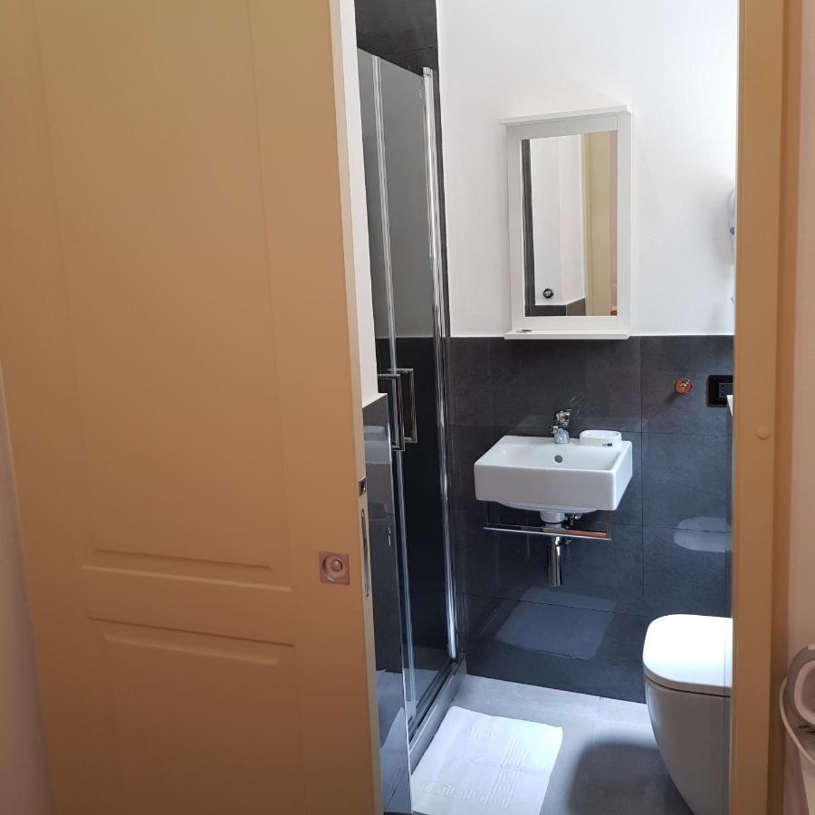 Single Room Bathroom