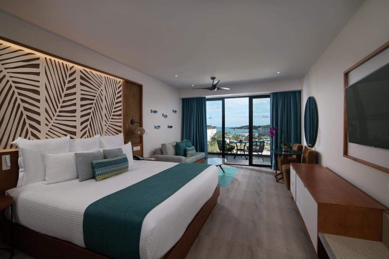 Suite Júnior com Cama King-size e Vista Parcial do Oceano