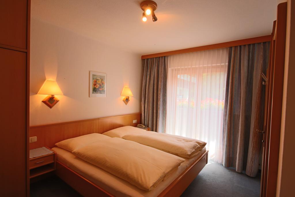 Einzelzimmer mit Balkon