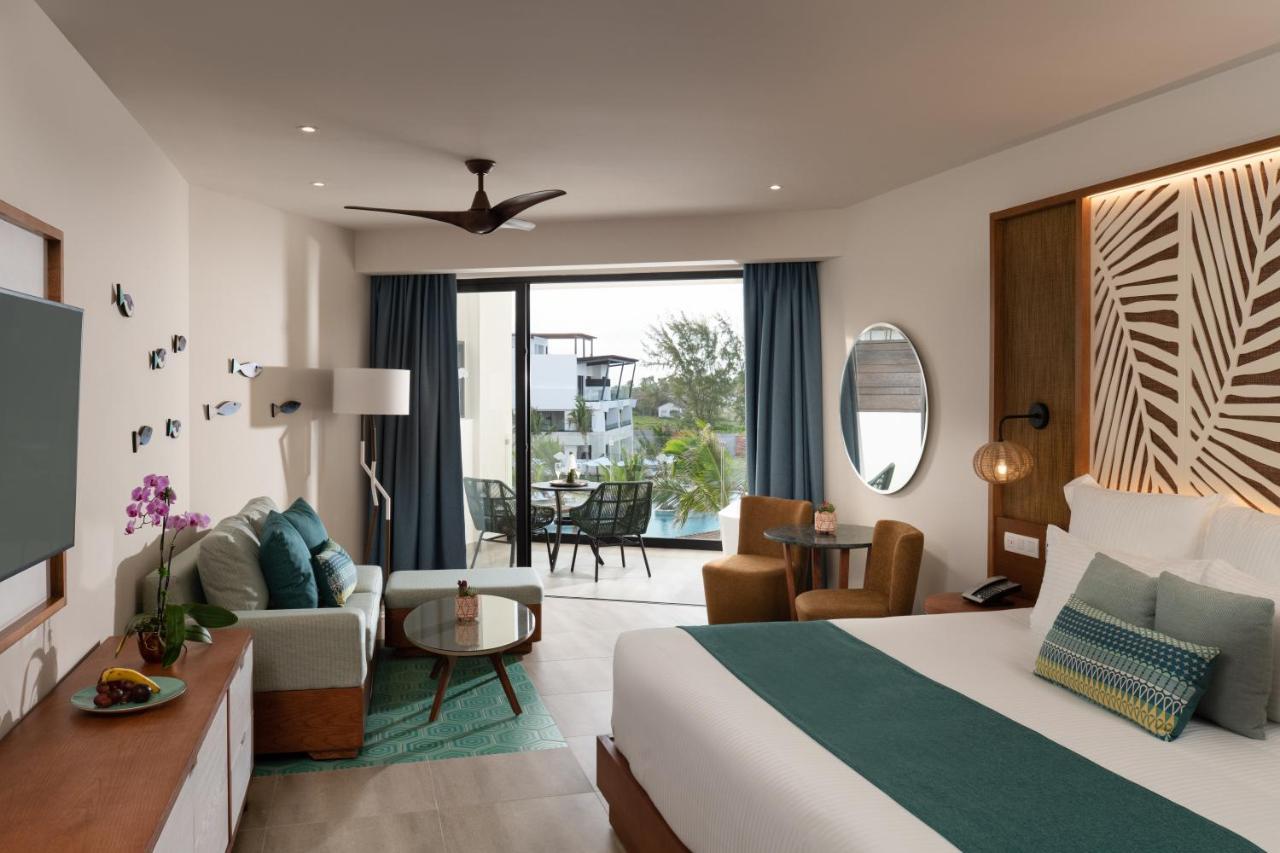 Suite Júnior com Cama King-size e Vista da Piscina