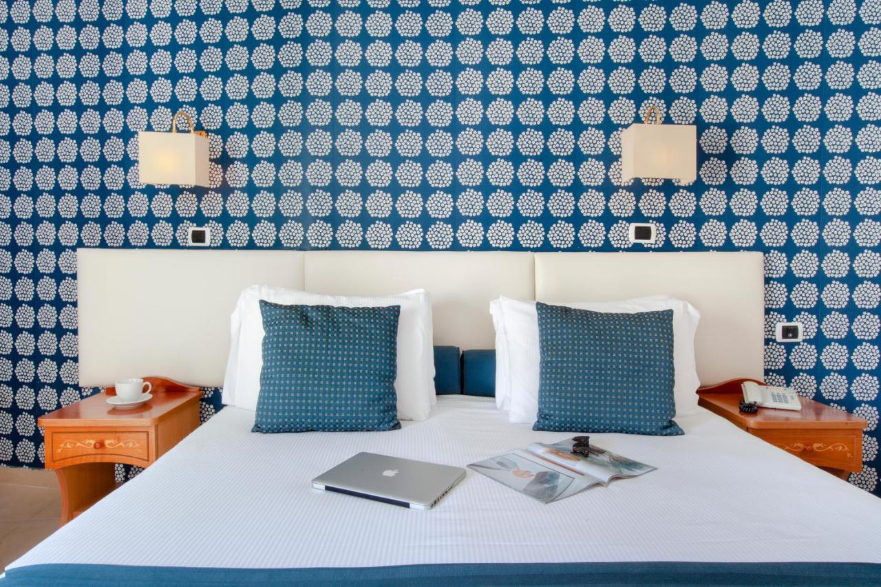Chambre Double - Vue sur Piscine
