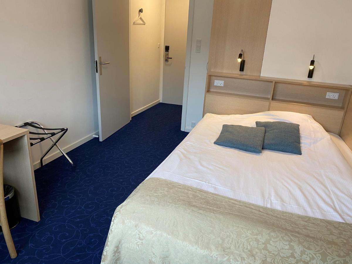 Queen Room with140 cm-wide bed