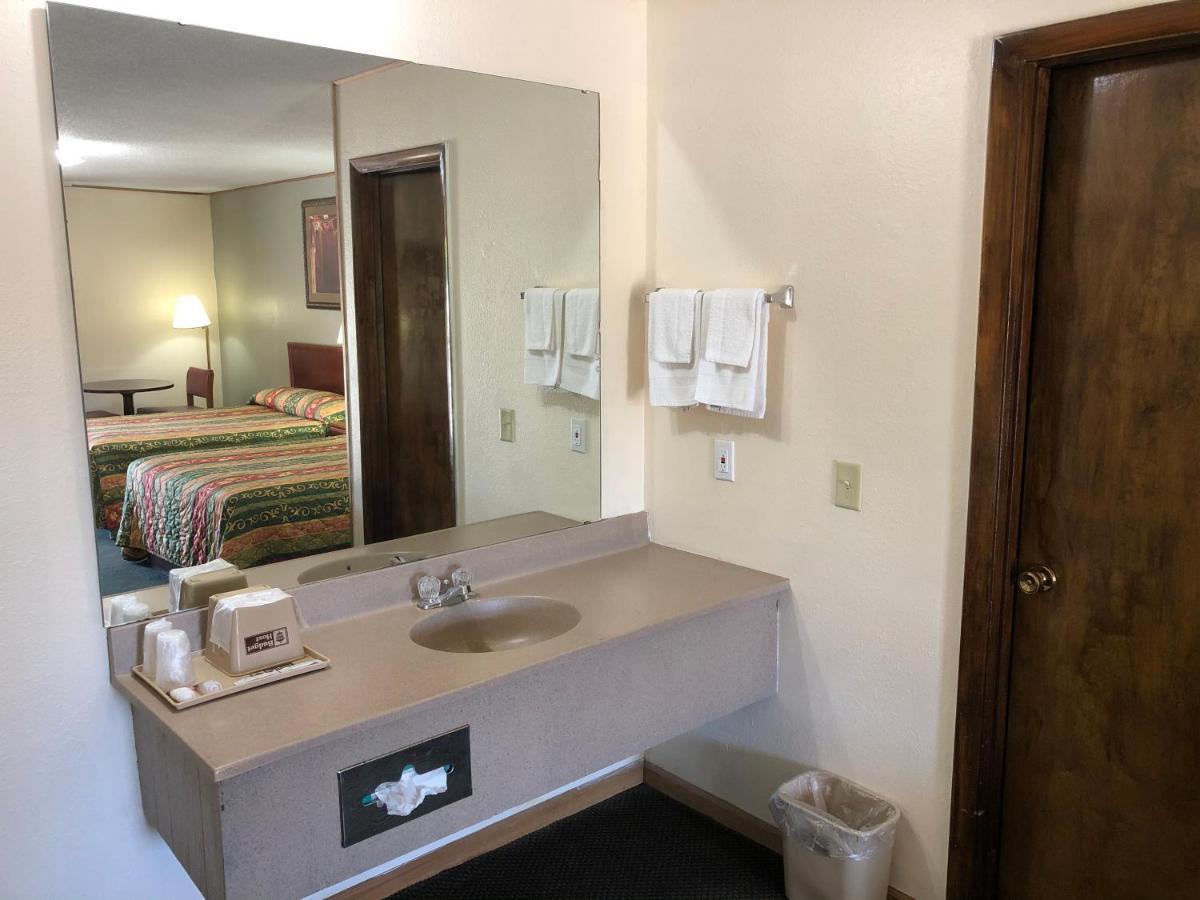 Queen Room with Two Queen Beds,1114467741:JPEG