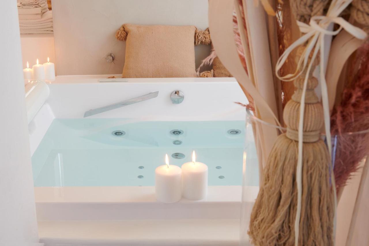 Deluxe Suite Spa Bath