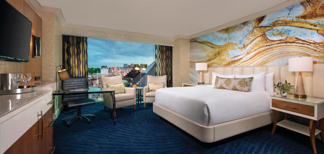 Resort King Strip View