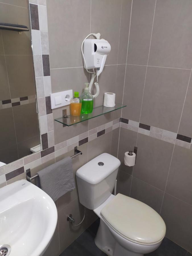 Single Room Private Bathroom