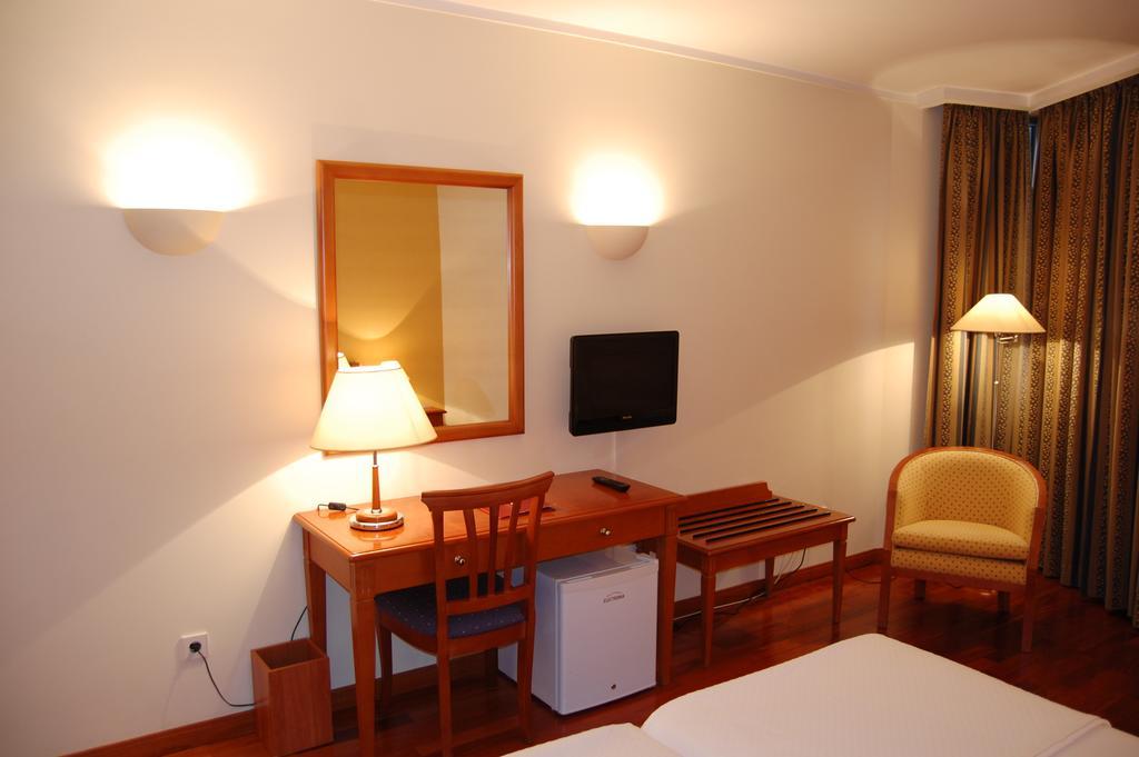 Single Room,690471132:JPEG