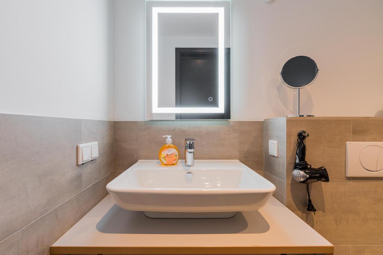 Apartment mit Wohn & Schlafzimmer