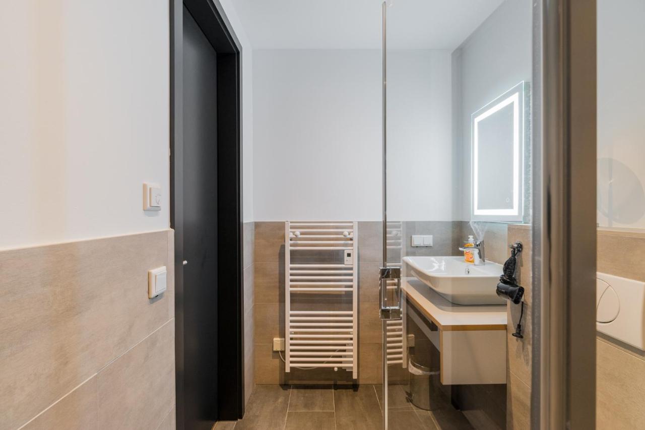 Apartment mit Wohn & Schlafzimmer