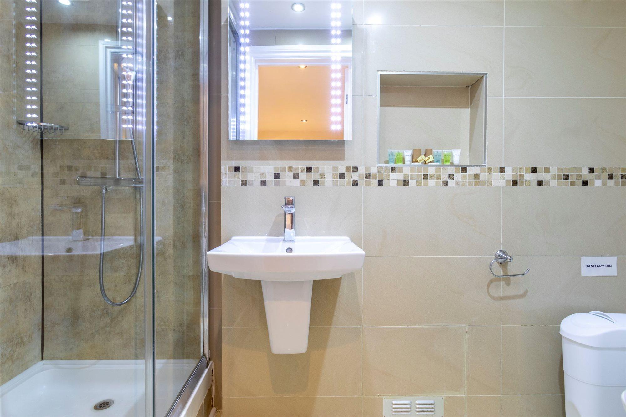 Quadruple Room Shower