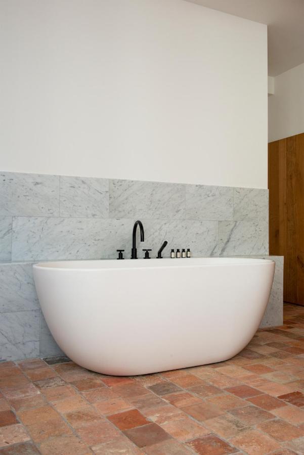 Deluxe Double Room Bath