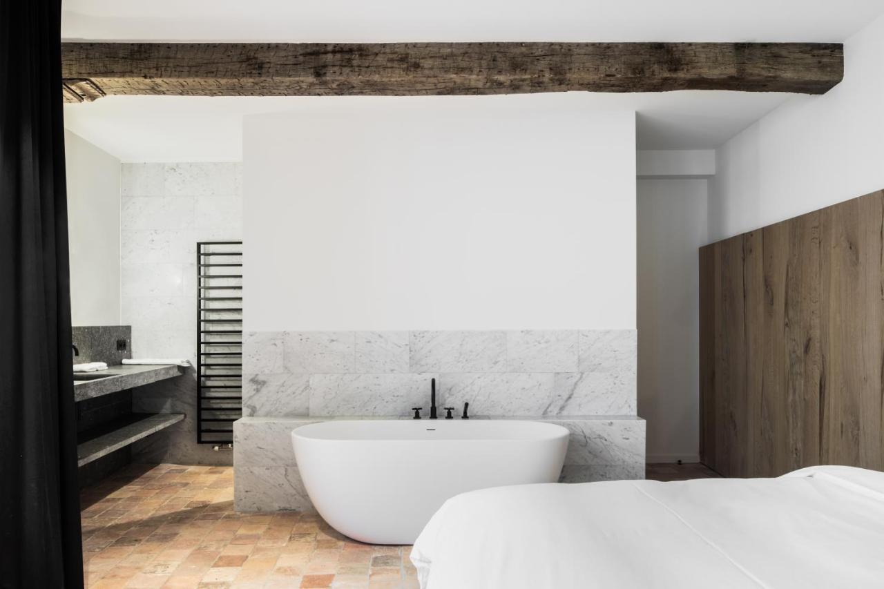 Deluxe Double Room Bath