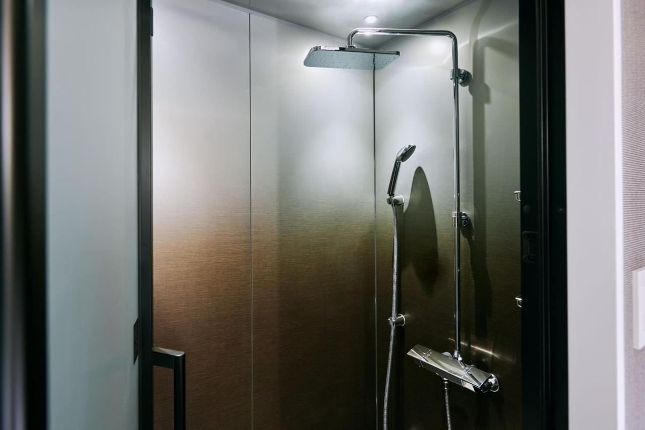 Gaming-Höhle mit Dusche