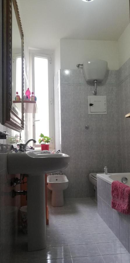 Twin Room Private External Bathroom
