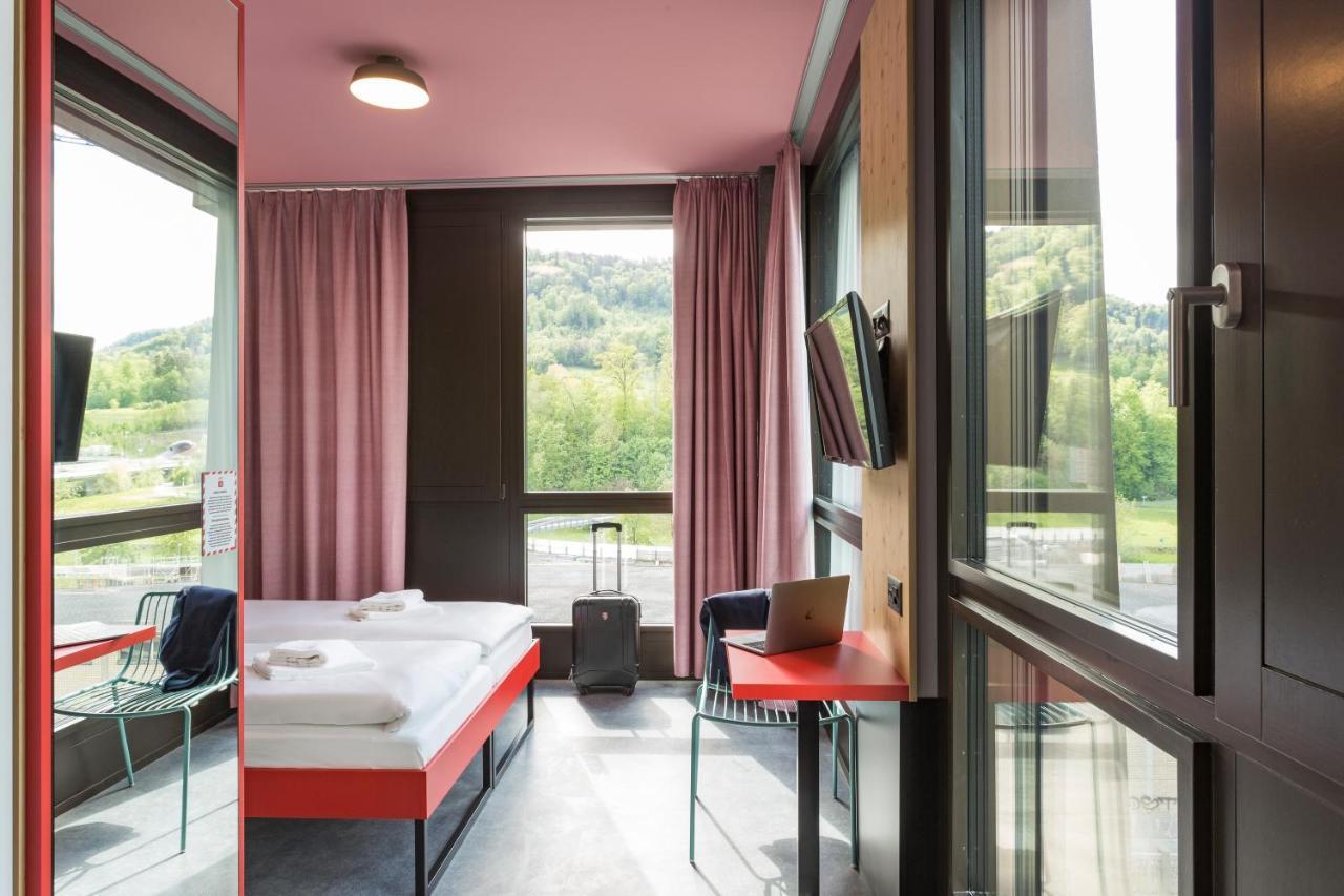 Quarto com 2 Camas de Solteiro
