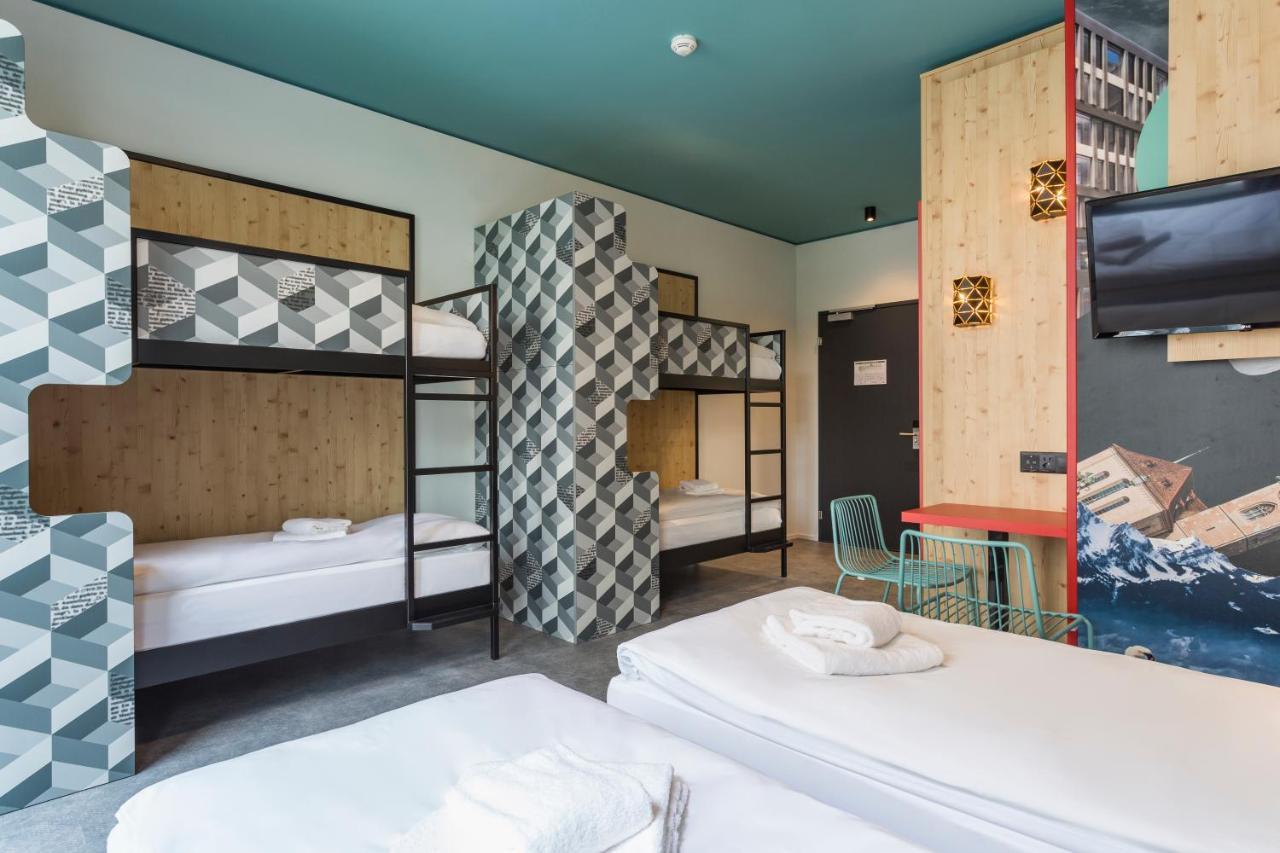 Cama em Dormitório Misto com 6 Camas