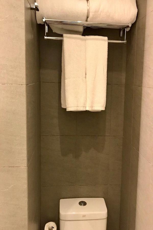 Standard Queen Room Walk Shower