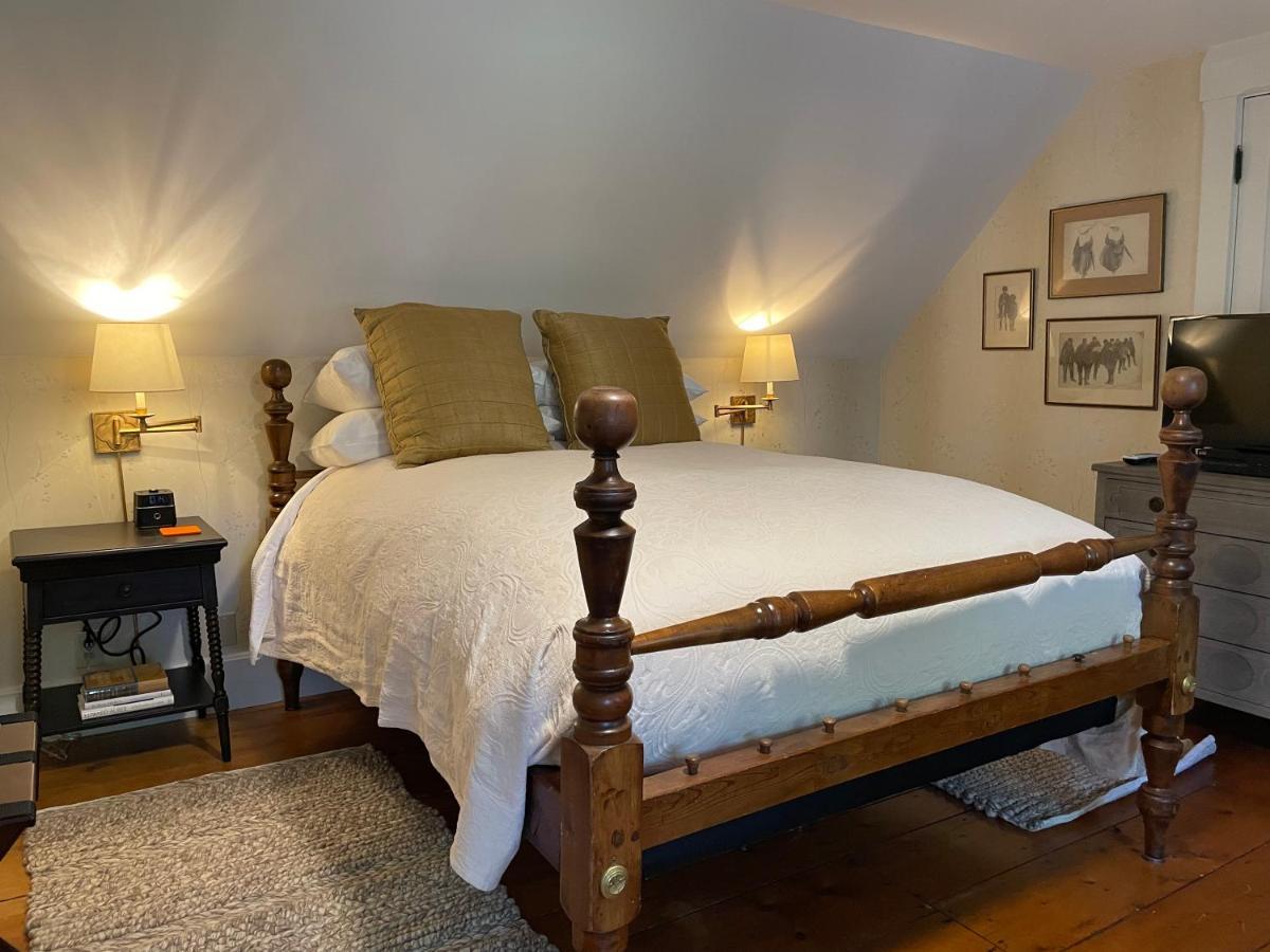 Standard Queen Room