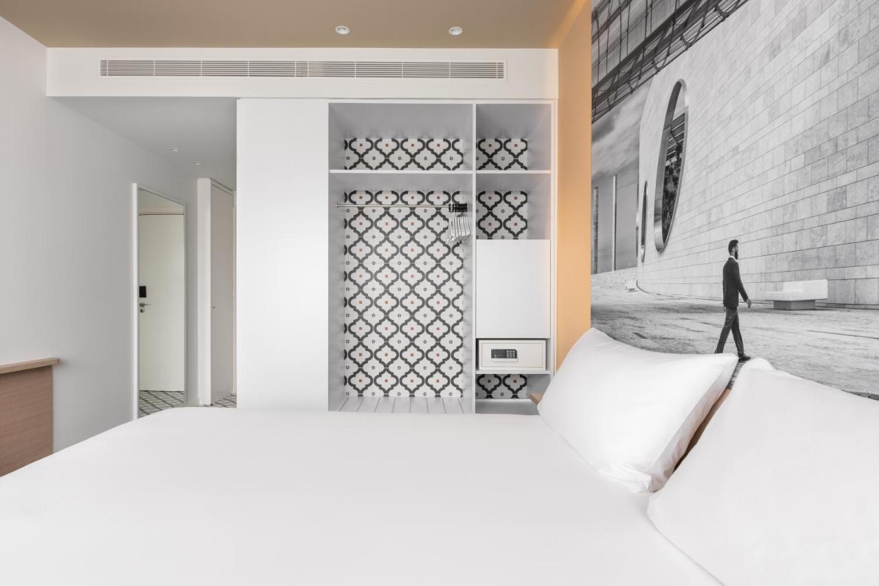 Quarto com Cama de Casal ou 2 de Solteiro