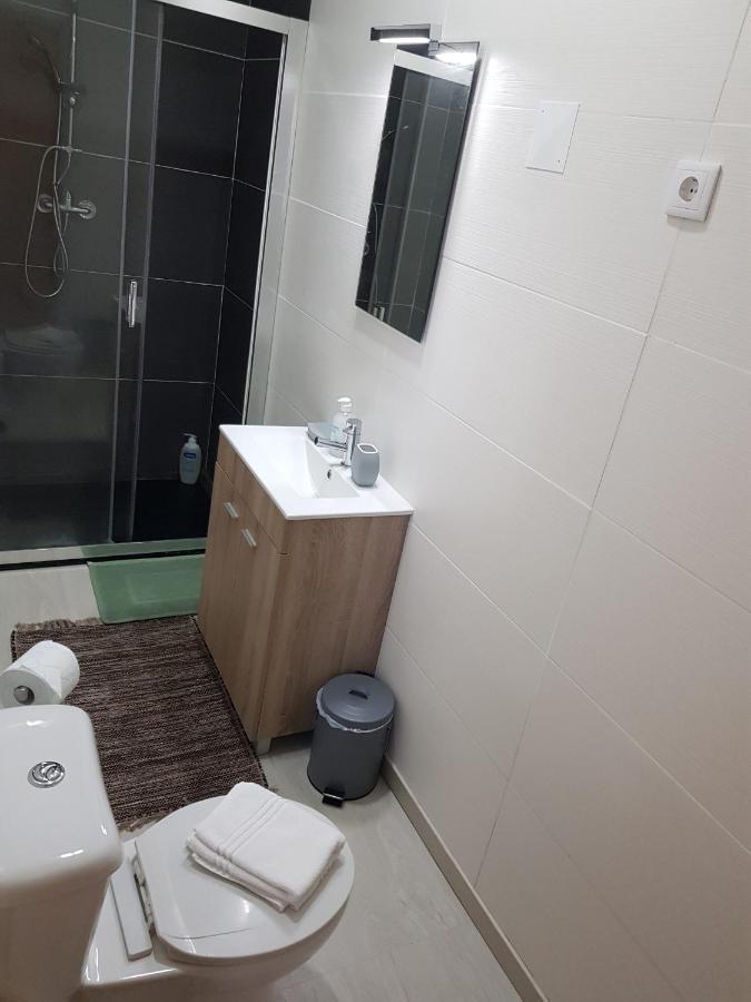 Deluxe Double Room Shower