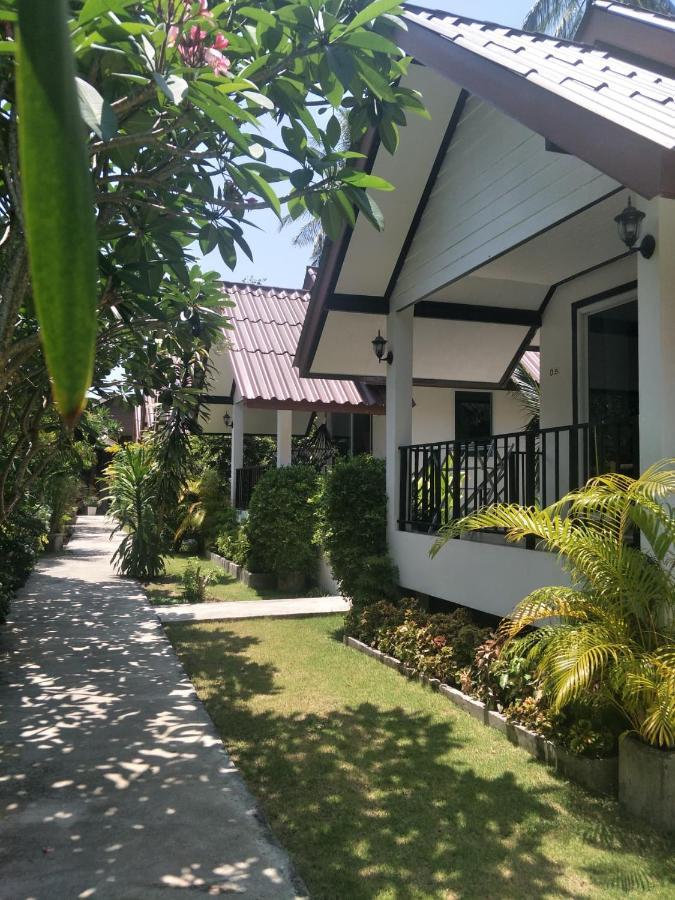 Deluxe Bungalow mit Klimaanlage und Gartenblick