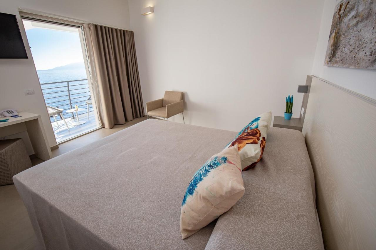 Doppel-/Zweibettzimmer mit Meerblick