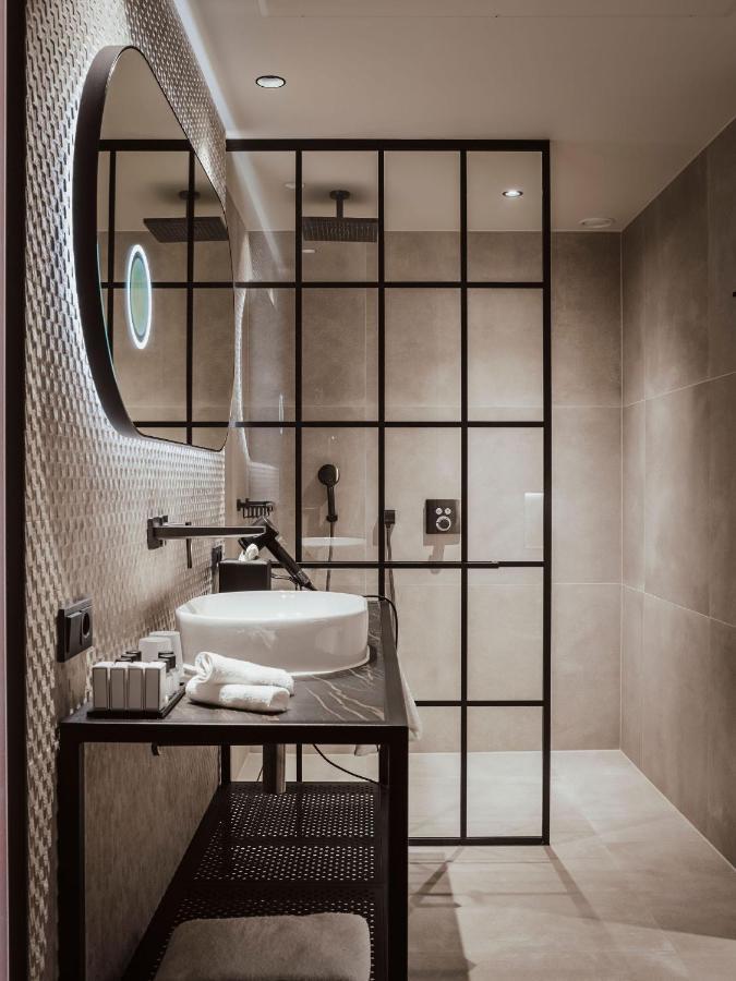 Deluxe Double Room Bath