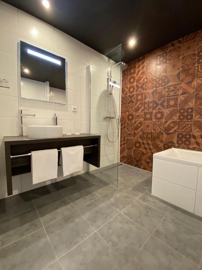 Standard Double Room Bath