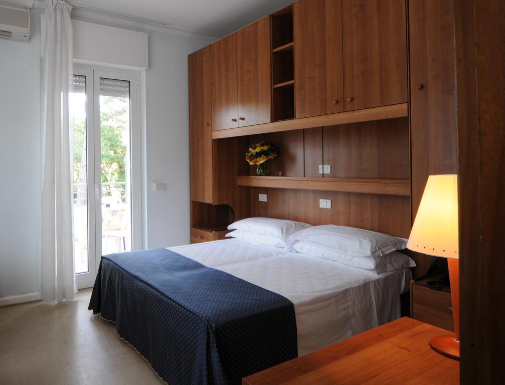 Doppel- oder Zweibettzimmer