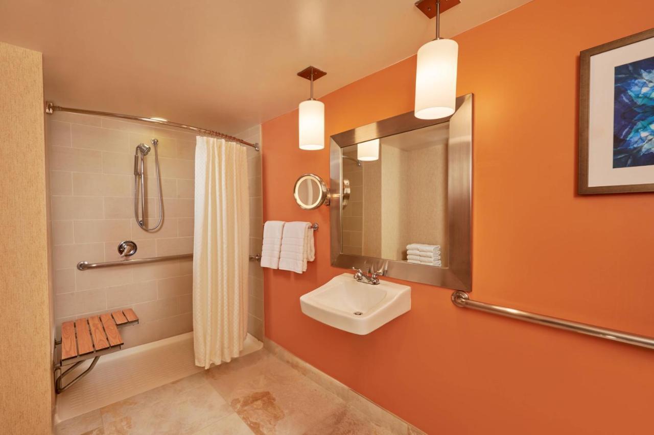 Deluxe King - View, Guest room, 1 King, City view,1318617682:JPEG