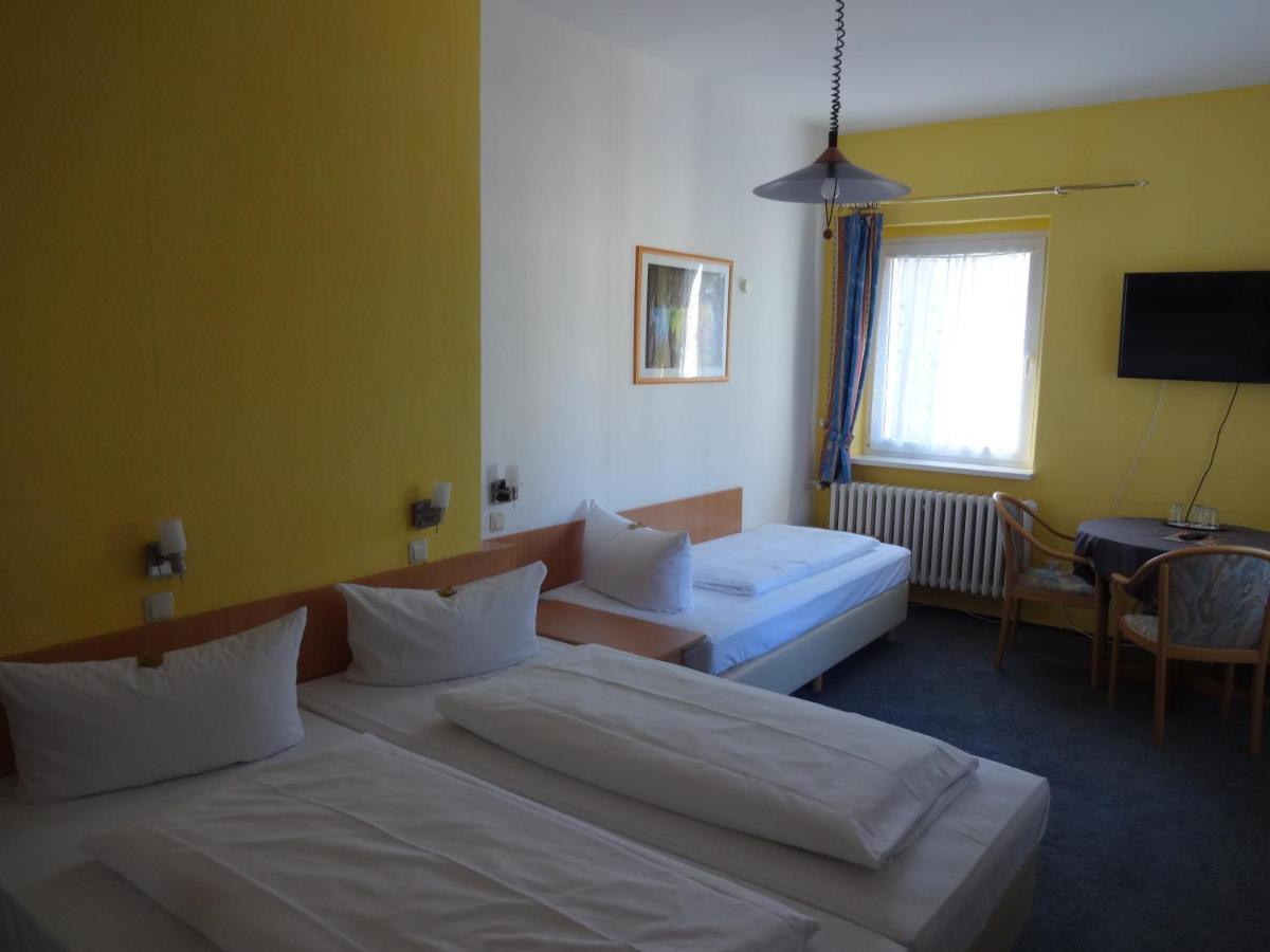 Dreibettzimmer mit Bad