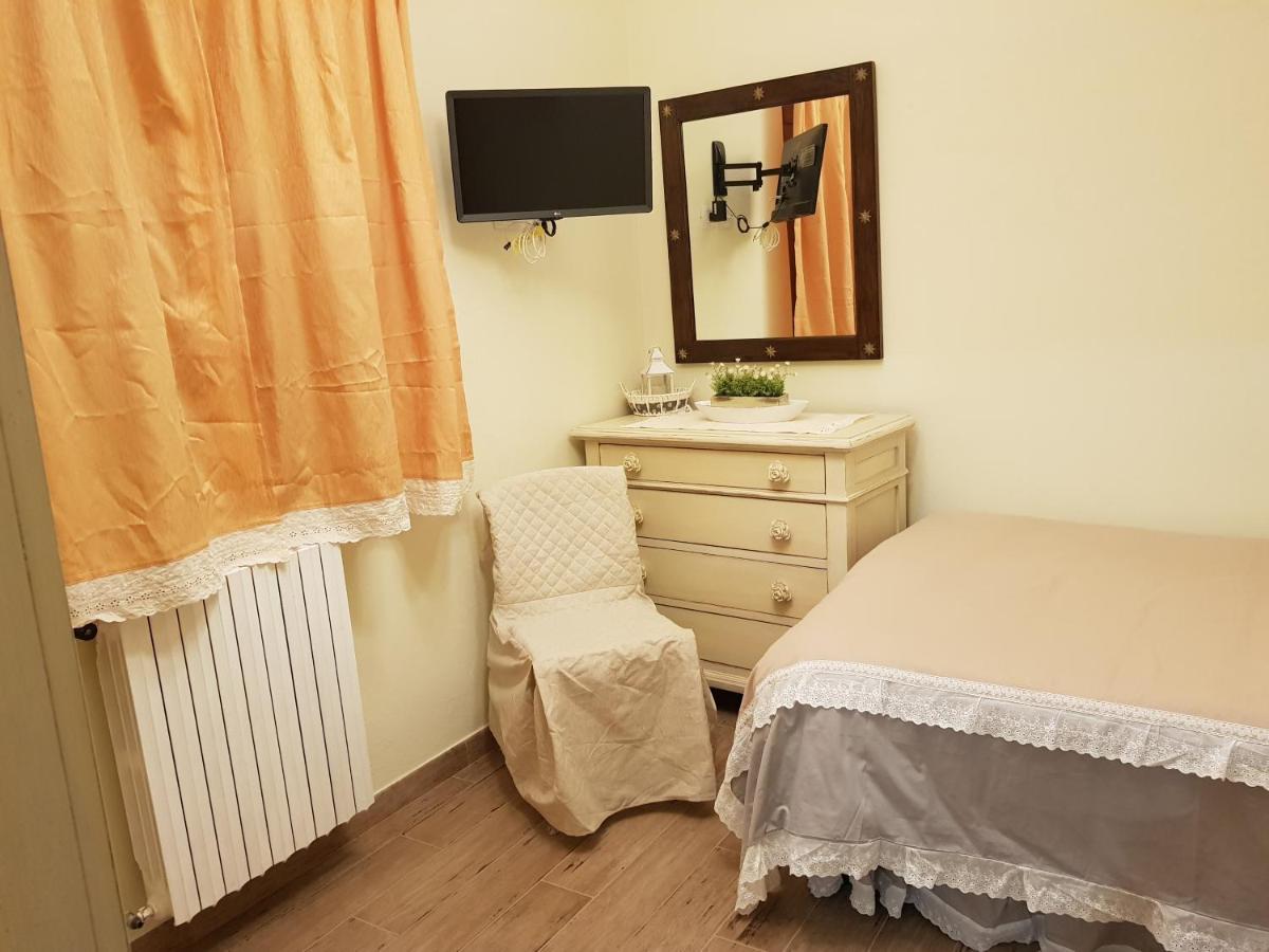 Single Room Private External Bathroom