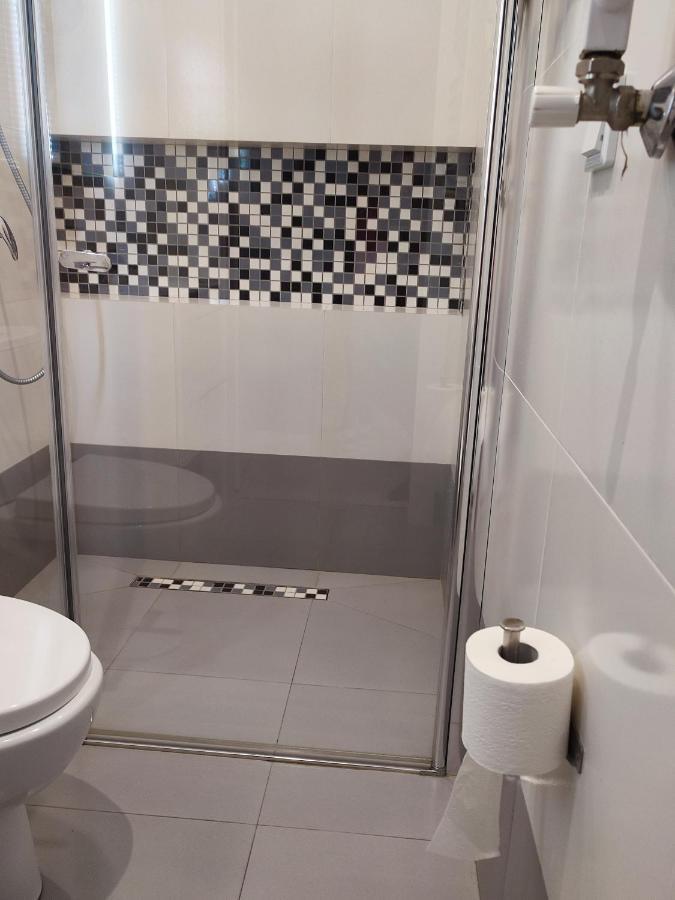 Twin Room Private Bathroom