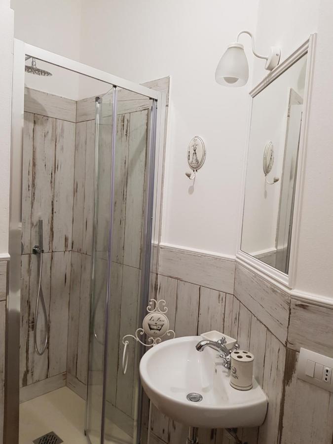 Single Room Private External Bathroom