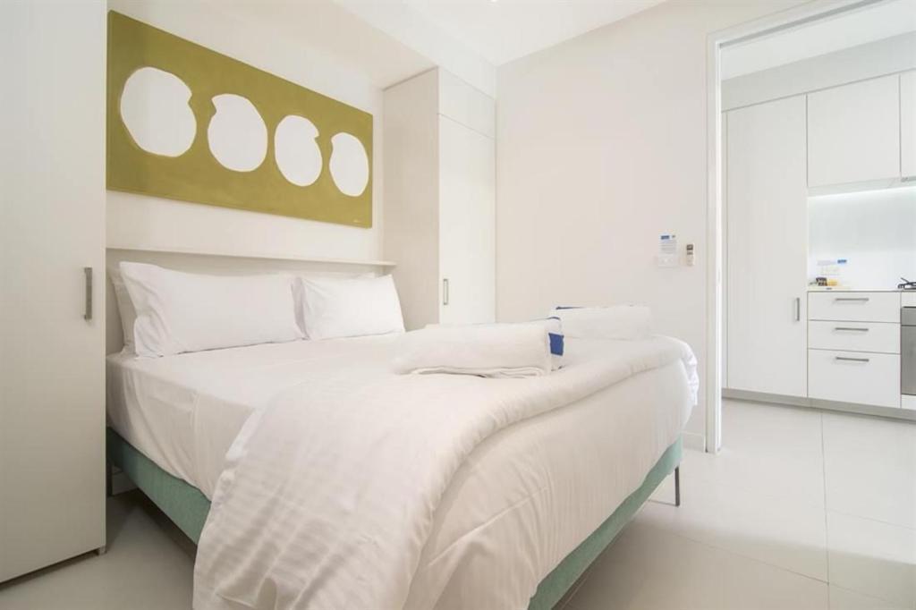 Two-Bedroom Apartment Pool Mountain View