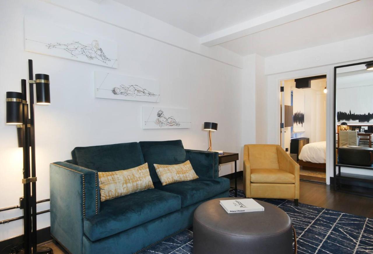 Gallery King Suite