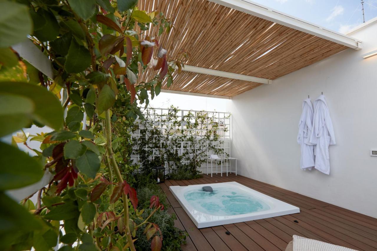 Deluxe Double Room hot tube
