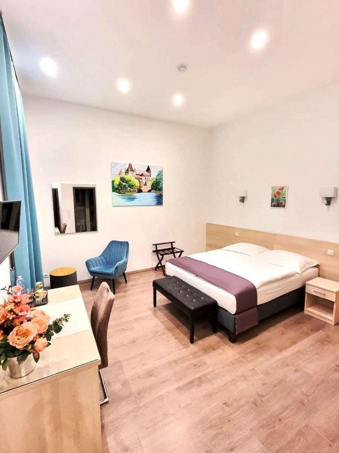 Large Double or Twin Room