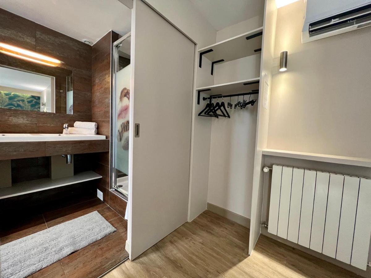 Room View Silver