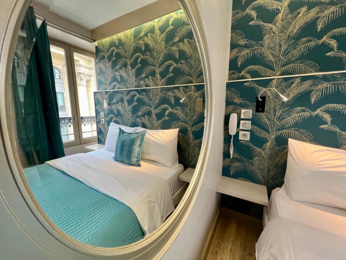 Room View Silver