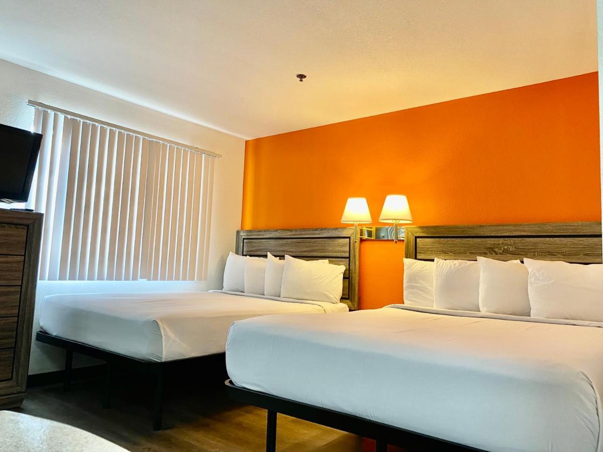 Queen Suite Two Queen Beds